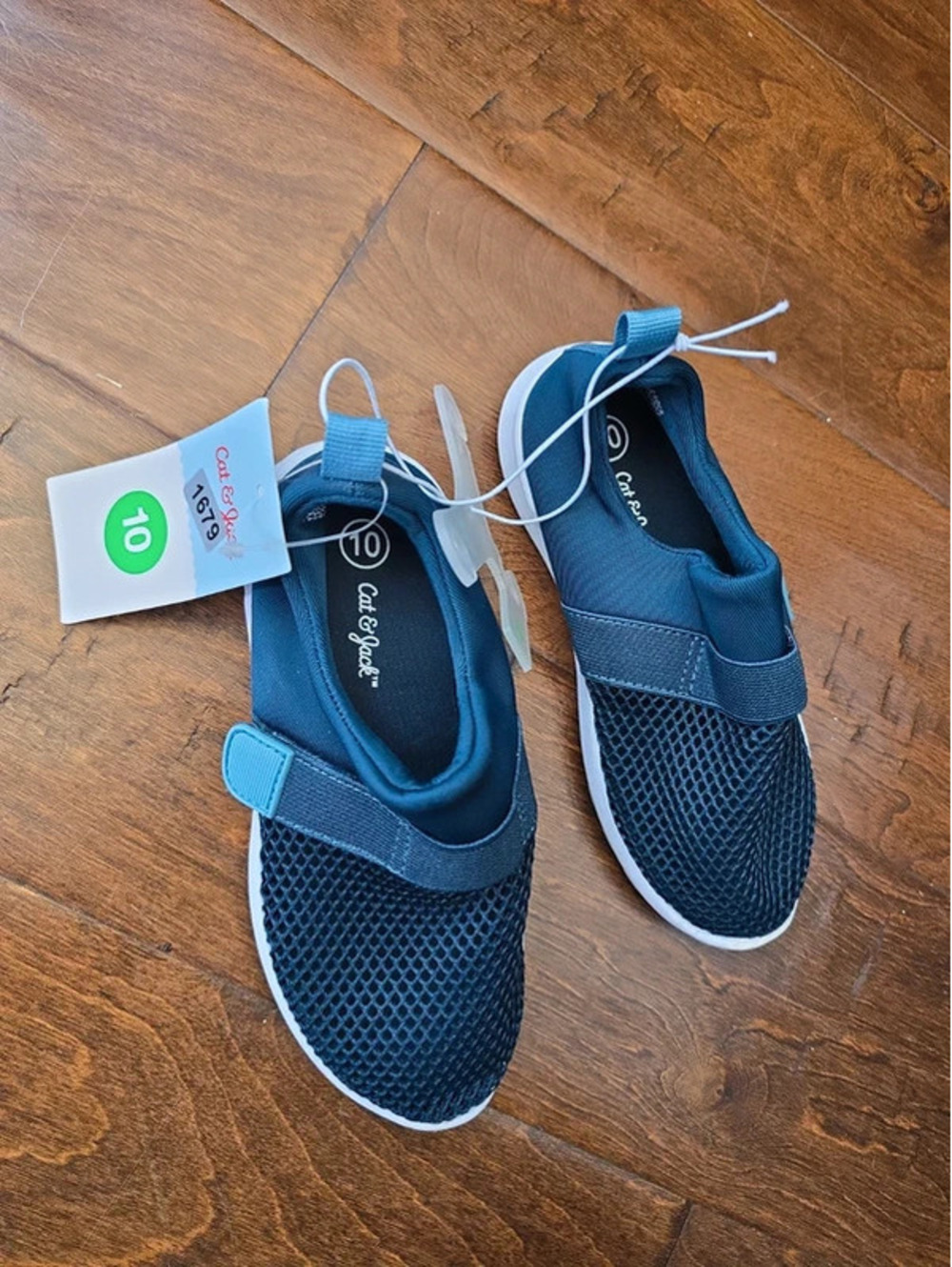 Size 10 brand new shoes from target item. 1679 box 25